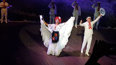  Zapateado de la Viuda Une danse endiablée ponctuée par des arpèges mélancoliques et envoûtants.